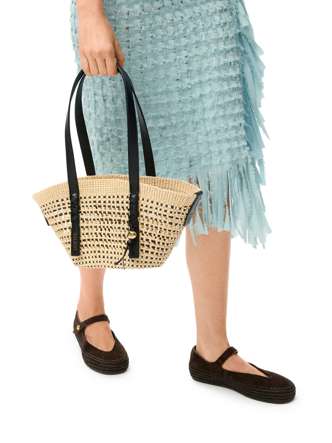 SMALL WOVEN BASKET MADE OF IRACA PALM AND CALFSKIN - Image 3