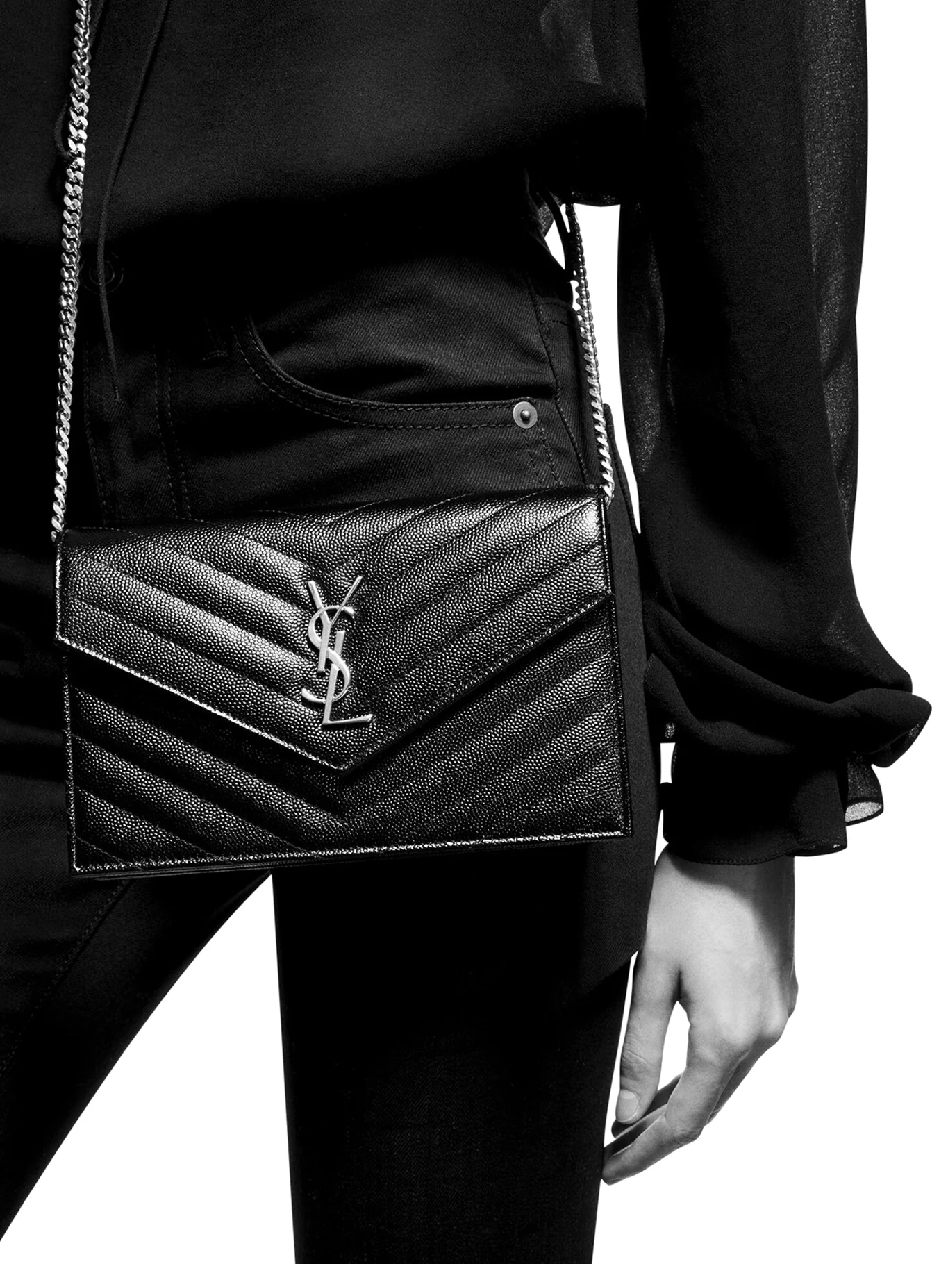 CLASSIC CASSANDRE CHAIN ENVELOPE CLUTCH IN GRAIN DE POUDRE LEATHER - Image 2