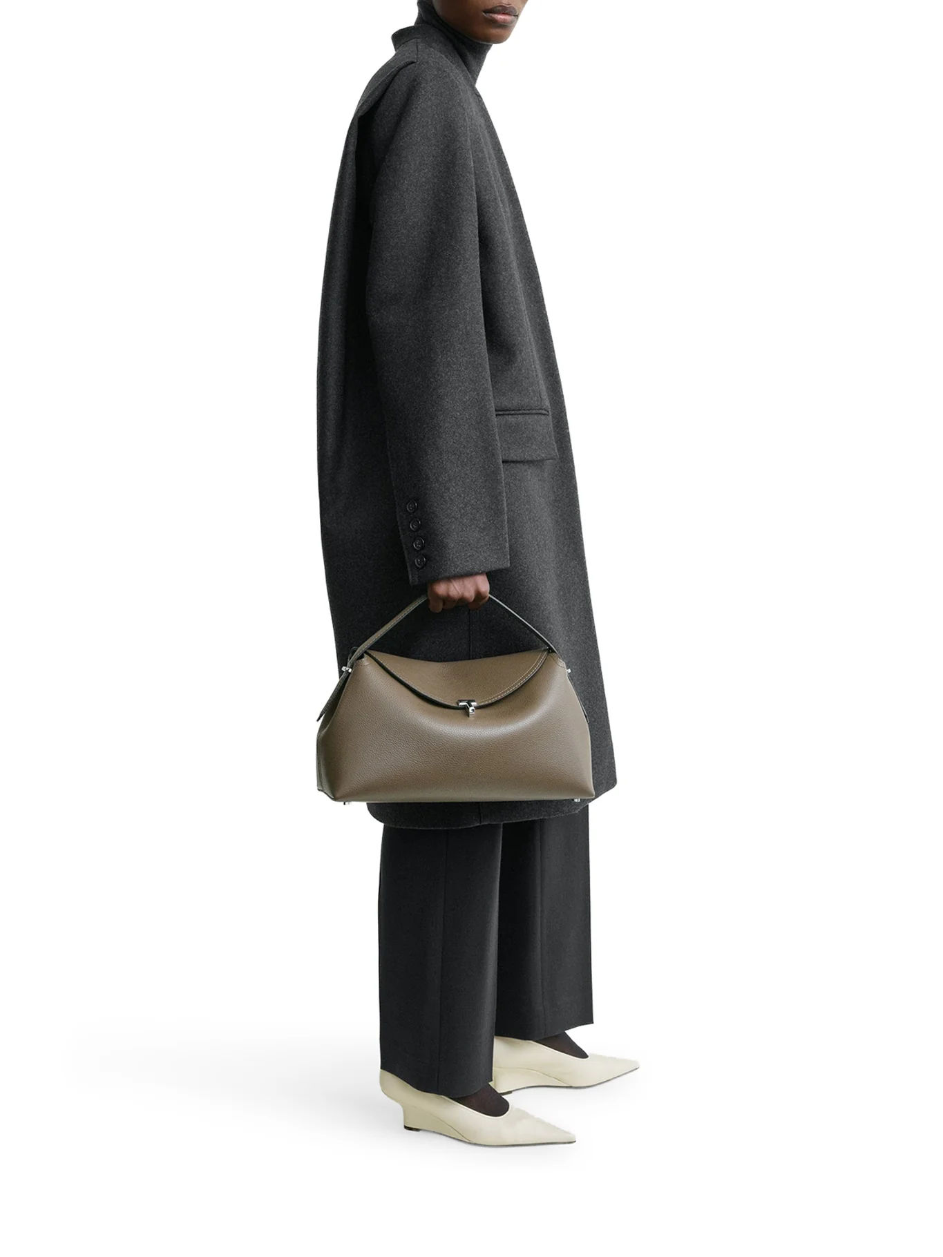 T-LOCK HANDBAG IN GRAINED LEATHER - Image 2