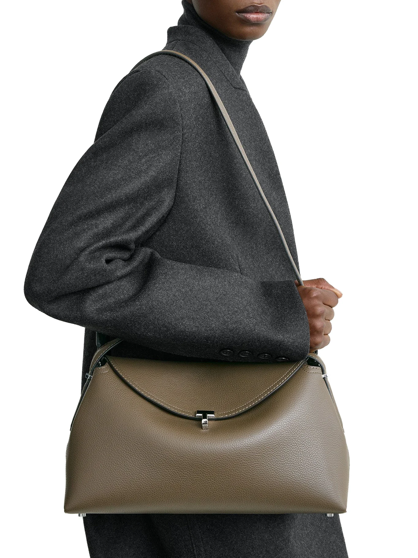 T-LOCK HANDBAG IN GRAINED LEATHER - Image 3