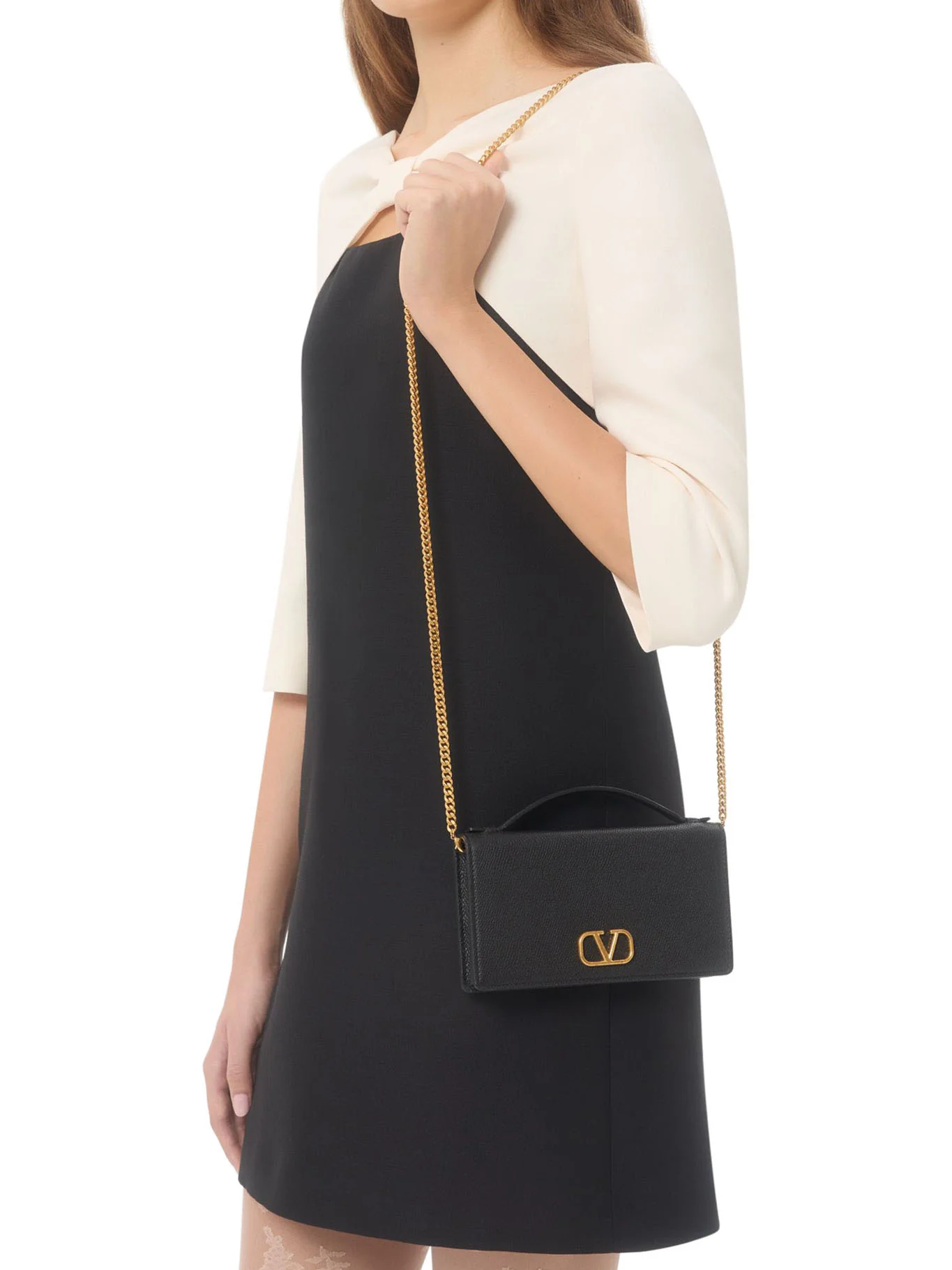 VLOGO SIGNATURE CHAIN WALLET IN GARNET CALFSKIN - Image 2